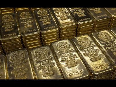 Gold tumbles 4% to seven-week low as oil, dollar and yields climb