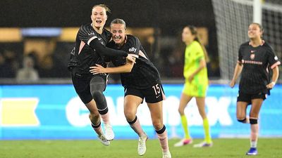 USWNT Stock Up, Stock Down: Evelyn Shores Steadies Angel City’s Playoff Charge