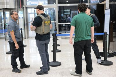 Why ICE Is Becoming a Midterm Problem for Republicans: What Kansas, Maine and a 53% Poll Reveal