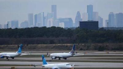 Windshield Shatters Mid-Air: United flight makes emergency return; FAA opens probe