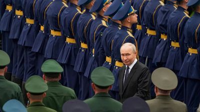 Russia lures former US troops into Ukraine war with $26,000 bonuses