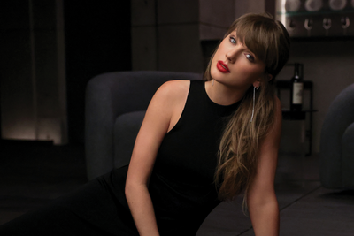 Taylor Swift vs Charli XCX: How One Edited VMA Clip Turned a Look Into 'Proof' of Their Feud