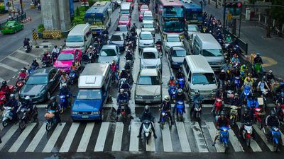Lane Splitting Is Now Considered "Reckless Driving" In Arizona. There Are A Few Caveats
