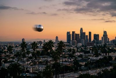 Netizens Debate Whether Mysterious Los Angeles Orb Is a Foil Balloon or an Alien Craft