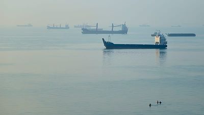 Middle East oil exports rise as LNG traffic through Hormuz picks up