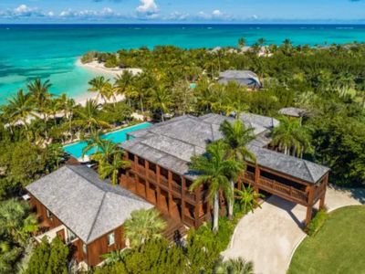 Bruce Willis sold his $27 million Turks and Caicos estate with 12 bedrooms and 14 baths; deal became the island’s second-highest residential sale