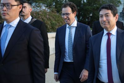Anthropic's Amodei Dines With Trump as Washington Debates AI Regulation