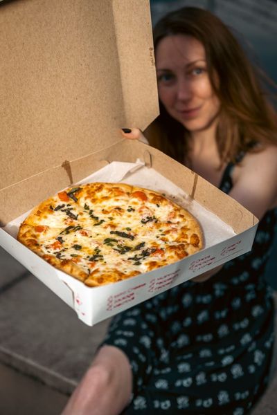 Frozen Pizza vs. Delivery: What Does Pizza Night Actually Cost for a Family of 4?