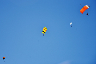 Skydivers Make Daring Emergency Jump to Plane Crash Site After Spotting Aircraft 'Disappear Behind the Trees'