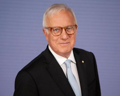 ABC finance journalist Alan Kohler to retire after three decades as Jim Chalmers says he will be ‘really missed’