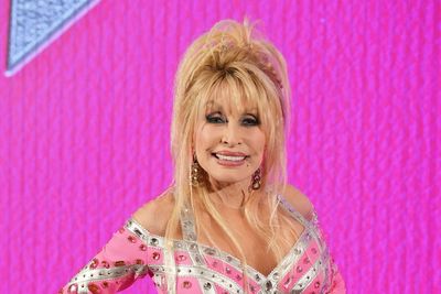 Dolly Parton welcomes fans to her museum with special video message