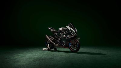 BMW Reveals Price of M 1000 RR Limited-Edition Isle of Man TT. It's Expensive