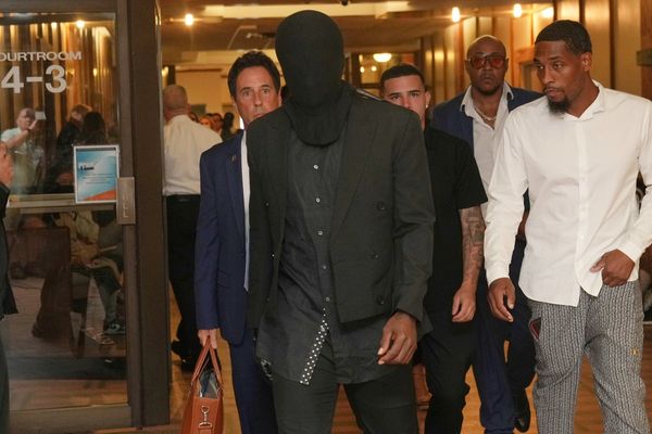 Antonio Brown shows up to court in unusual outfit before plea deal hearing is called off