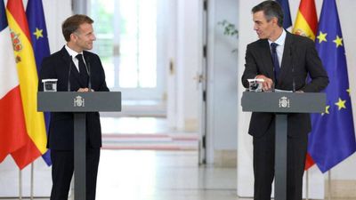 ‘Welcome back’: Macron and Sanchez embrace prospect of UK return to EU