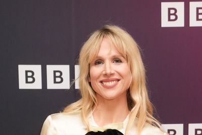 Amandaland returns with ‘ultimate present’ Christmas special