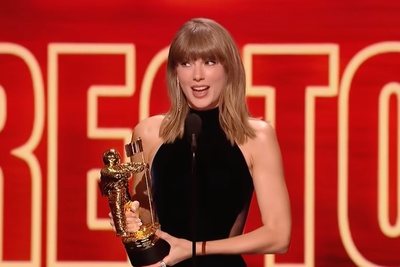 Taylor Swift Proved How Important It Is for Her to 'Be Liked' at the VMAs Says Body Language Expert