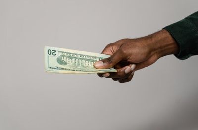 Is $20 a Week Too Much Allowance? Here’s What Parents Are Really Paying by Age