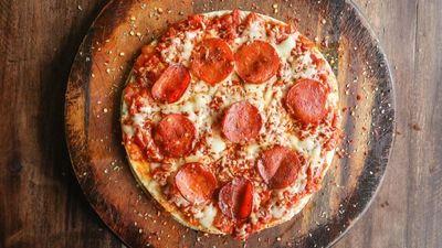 Arizona man started dumpster diving to feed local homeless people with leftover pizza. He explains how he earns $300 a month doing the same thing now