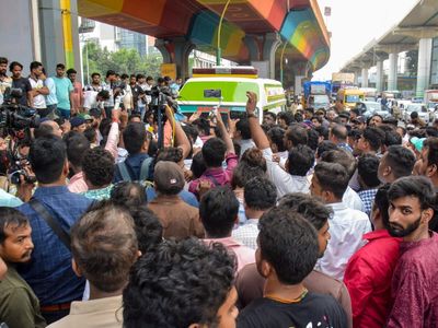 Murder of Sena (UBT) leader: In police statement, son blames ex-mayor of Thane, her husband