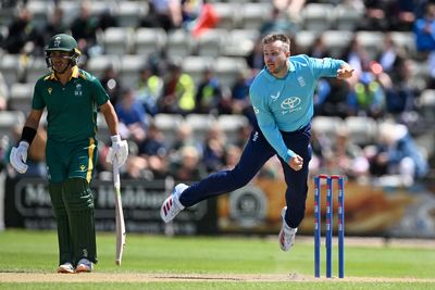 England spinner recalled for Pakistan tour after eight years in international wilderness