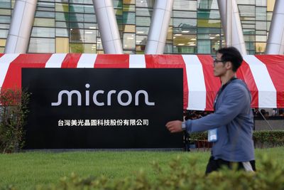 Micron's Earnings Beat Estimates Again as AI Demand Remains High. Its Stock Is Plunging Anyway.