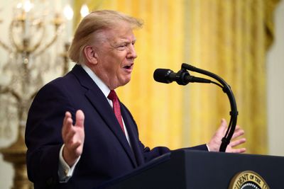 Warning signs multiply for Trump just a month before the midterms
