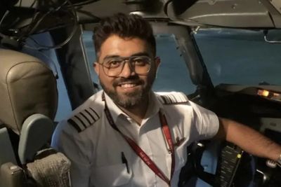 Hero FlyDubai pilot describes moment he was stabbed in cockpit