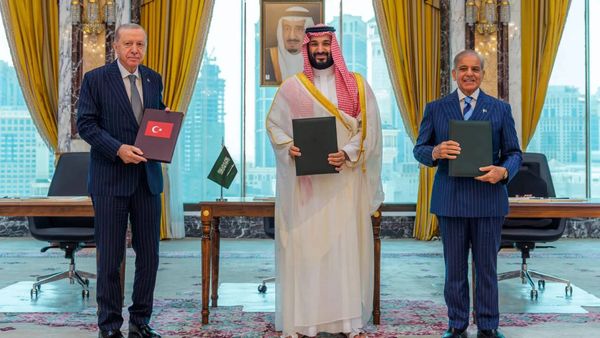 'Will discuss political engagement with Houthis': Pakistan reveals agenda of emergency Mecca pact meet