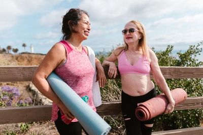 10 Characteristics of People Who Age Well Without Chasing Every Trend