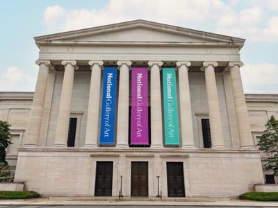 Why Washington’s National Gallery is putting broken statues on display — from ancient Egypt to Mussolini