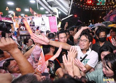 圖輯》沈伯洋師大夜市拜票 「洋流」再度襲捲深藍選區