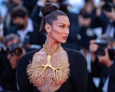 Daniel Roseberry adds ‘aerodynamic‘ edge to Schiaparelli’s surrealist glamour at Paris show