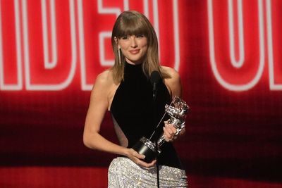 Taylor Swift becomes first artist to achieve three UK number one singles this year