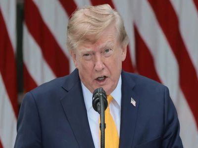 Trump urges Senate to pass permanent daylight saving time, blames Tom Cotton for delay