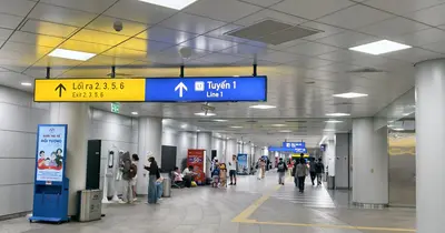 Chỉ dẫn lối ra ga Bến Thành toàn bằng số, du khách đi metro số 1 lúng túng