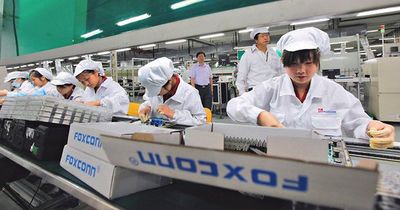 Sau 9 tháng nhập siêu, cán cân thương mại bất ngờ xuất siêu 1,27 tỉ USD