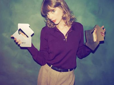 Taylor Swift new curly hairstyle sparks Travis Kelce, 1989 and Reputation theories as fans wonder if a new era is coming