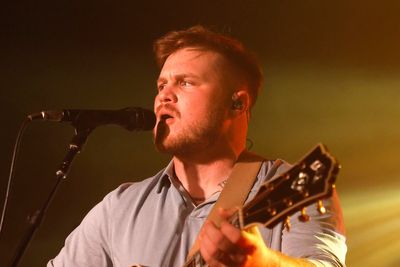 Zach Bryan wears ‘Free Palestine’ shirt during concert at Robert Kraft’s stadium after Macklemore controversy