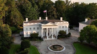 Vietnamese immigrant bought 23,200-sq-ft White House replica with an Oval Office