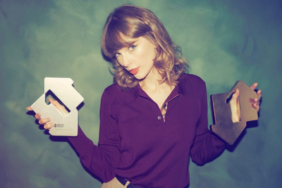 Taylor Swift Short Hair 2026: Curly Bob Appears as 'Patient Zero' Debuted UK No. 1 Single This Week