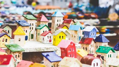 Miniature Barns And Memory Boxes: Retired teacher turns flat into tiny museum; collection chronicles travels