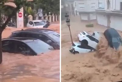 Deadly floods hit Spanish holiday spot as cars float through street