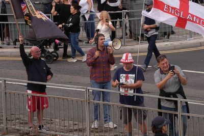 Hundreds gather at anti-migrant protests in Southampton and Dover