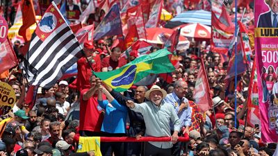 Lula and Bolsonaro make final push for votes ahead of Brazil's knife-edge election