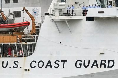 Coast Guard searching for plane with 6 aboard that lost contact on a trip from Bermuda to Boston