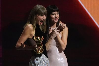 Taylor Swift makes surprise cameo during Dakota Johnson’s SNL monologue