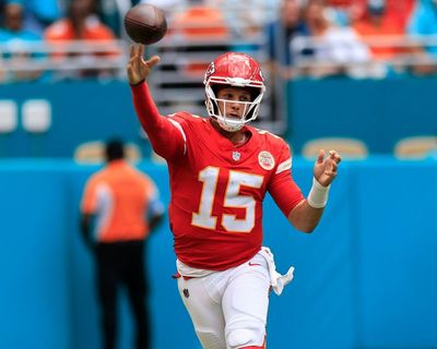 NFL week four: Unbeaten Chiefs edge Raiders in thriller, 49ers stay perfect and more – as it happened
