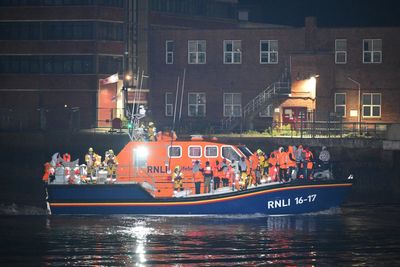 Migrants arrive in Gosport as protesters gather at marina