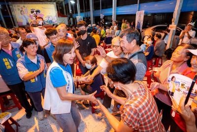 柯志恩旗山廟口音樂會 兩前綠營人士現身力挺