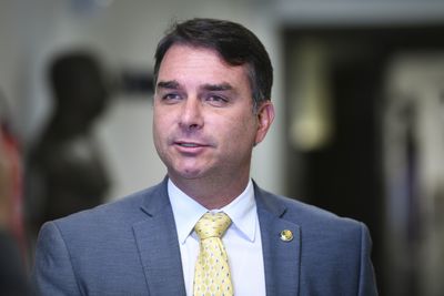Flávio Bolsonaro Stuns Pollsters, Beats Lula in First Round as Brazil Heads for Tight October Runoff